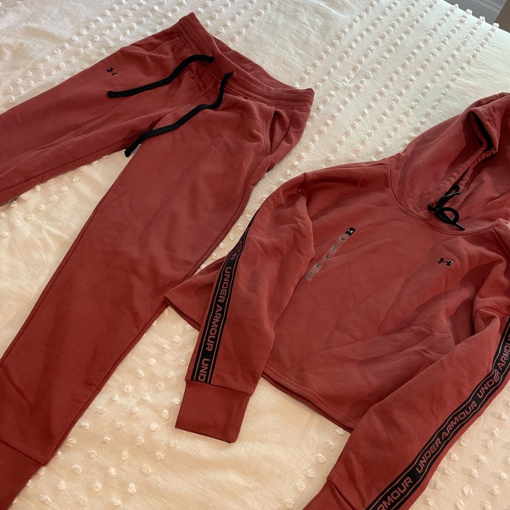 Under Armour matching set size medium sweatshirt, size small joggers